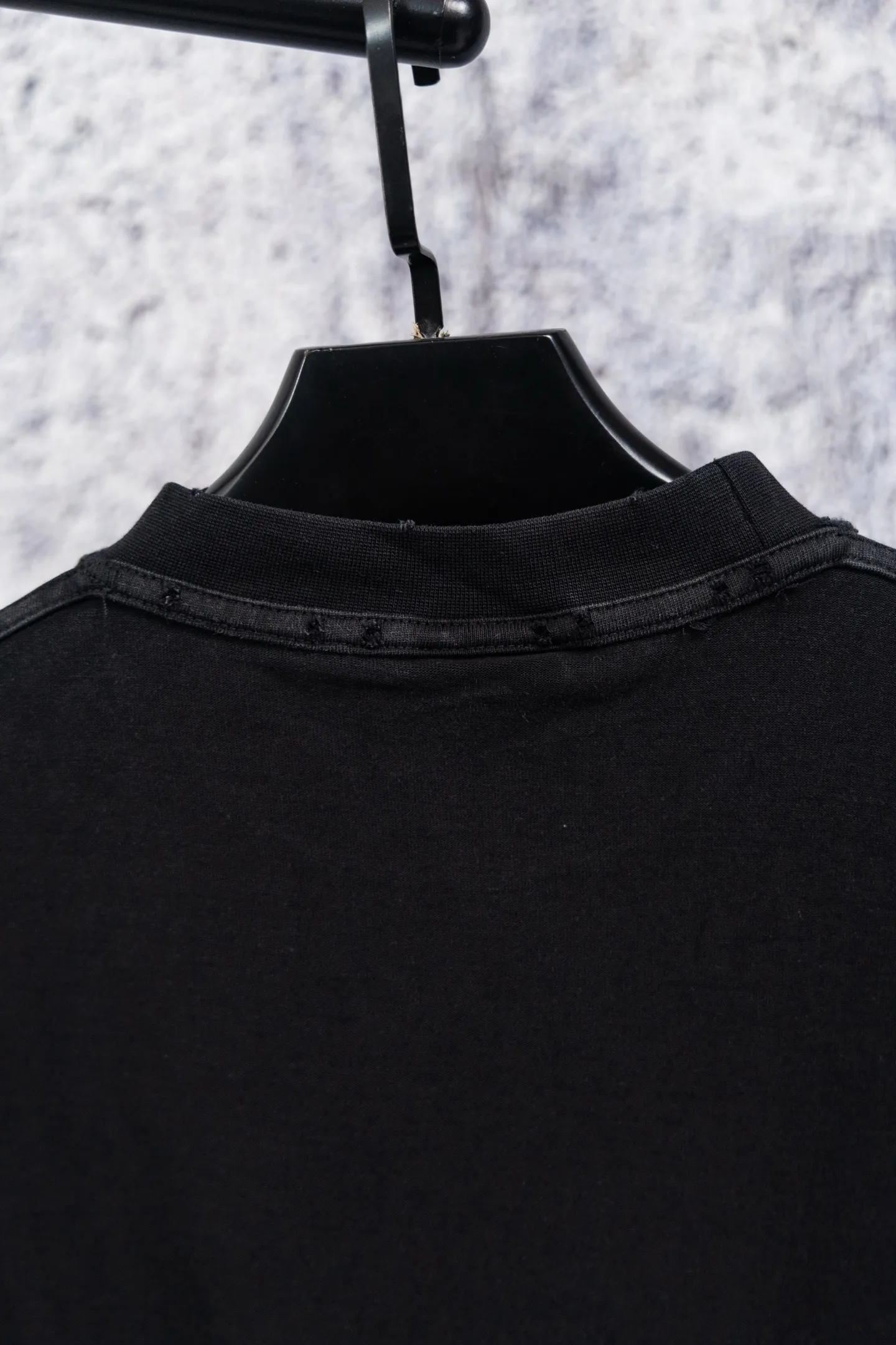 Balenciaga 2025New Arrival logo T ▪️ : 300 ， ▪️ 32S ，300 ； 32s+70D ，300g：95/ *5% 。 Breathable， ，Breathable ； ， ， 。 Breathable， ，Breathable ； 。 32 Premium ，70D ， ， 。 ▪️ New Arrival ▪️ Same Style ▪️ ▪️ ：Black ▪️Size：S-XL